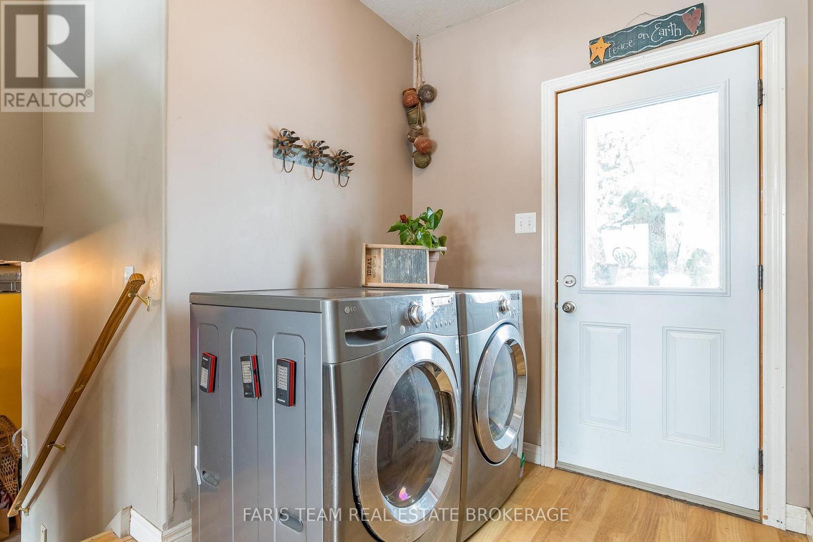 3400 Reservoir Road, Severn, ON - Indoor Photo Showing Laundry Room