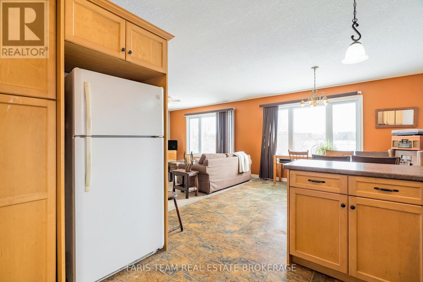 3400 Reservoir Road, Severn, ON - Indoor Photo Showing Kitchen