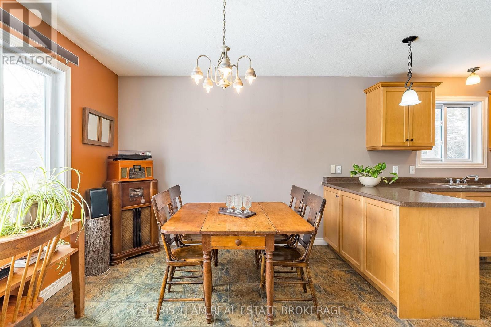 3400 Reservoir Road, Severn, ON - Indoor Photo Showing Dining Room