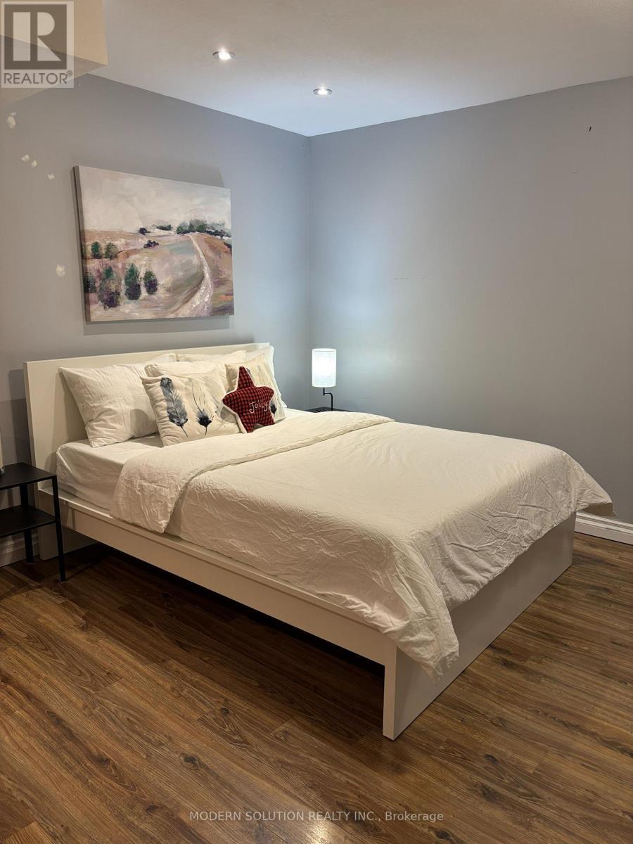 78 Christy Drive, Wasaga Beach, ON - Indoor Photo Showing Bedroom