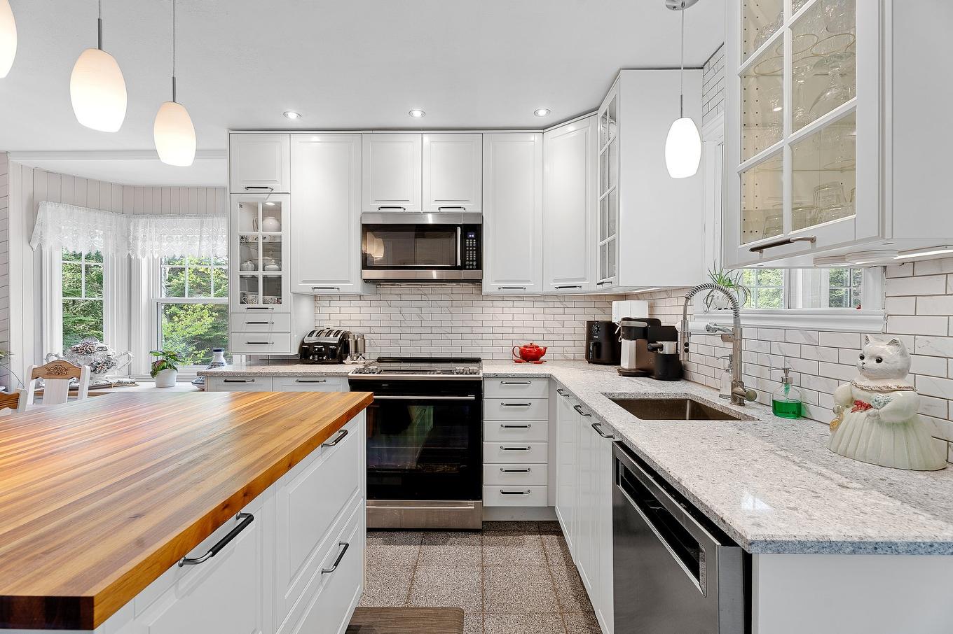Kitchen - 628 Ch. Réjean, Sainte-Agathe-Des-Monts, QC - Indoor Photo Showing Kitchen With Upgraded Kitchen