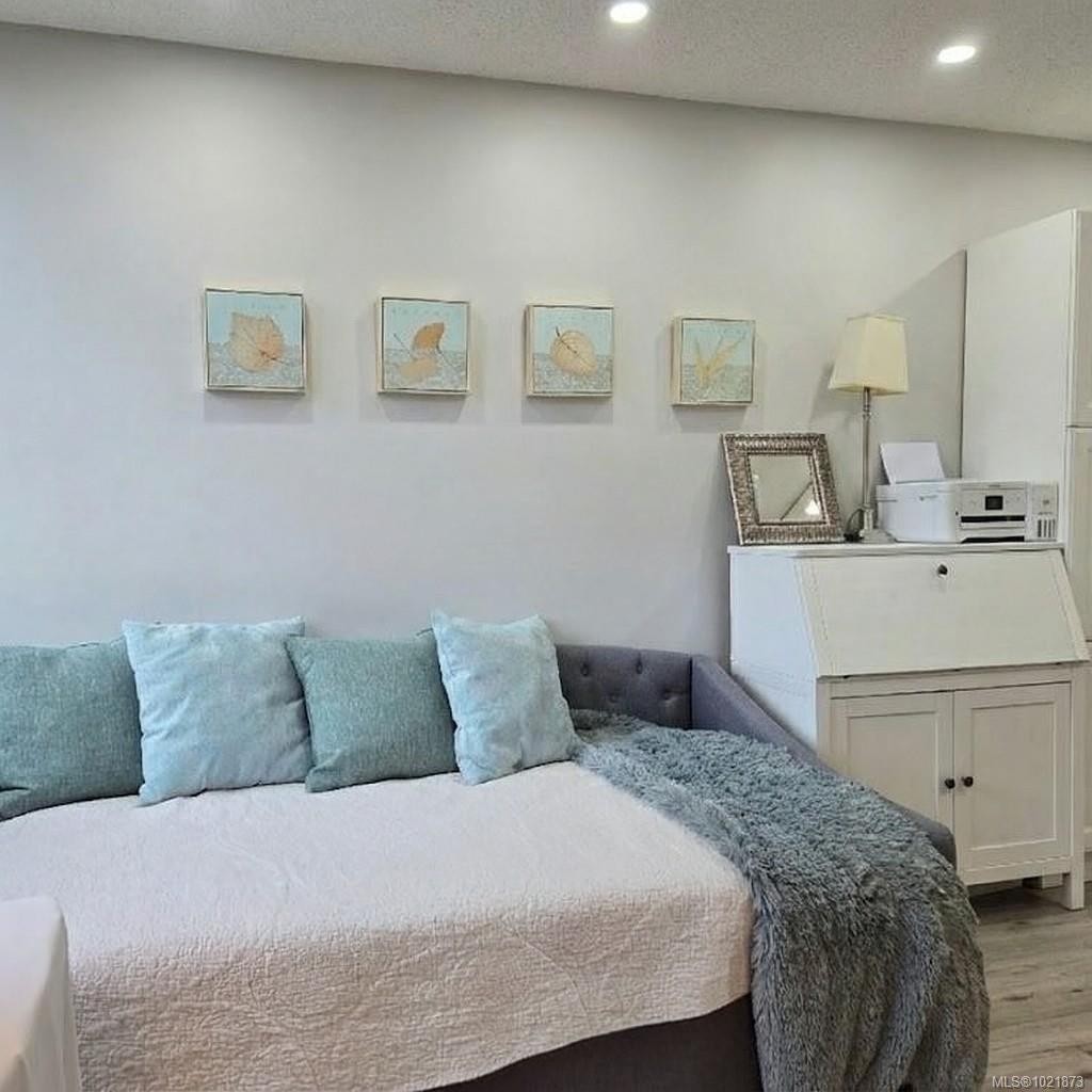 107-225 Belleville St, Victoria, BC - Indoor Photo Showing Bedroom