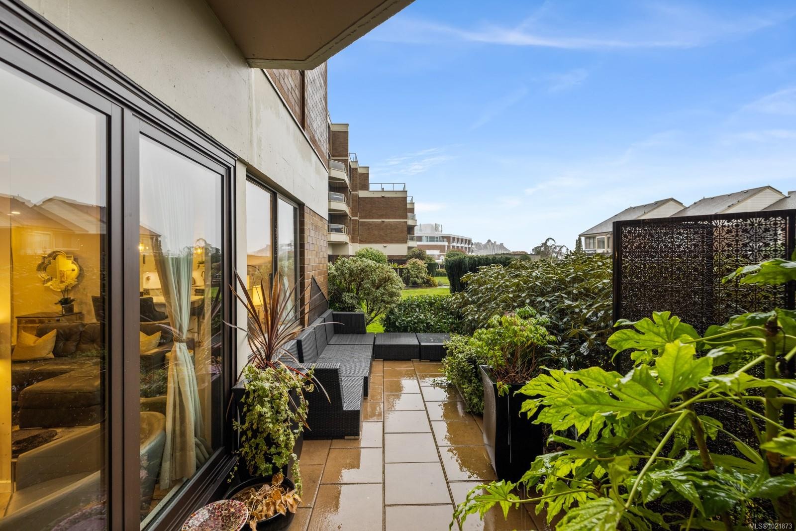 107-225 Belleville St, Victoria, BC - Outdoor With Exterior