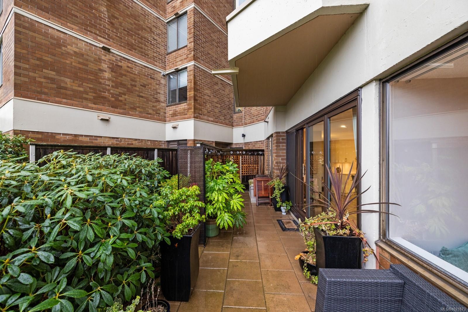 107-225 Belleville St, Victoria, BC - Outdoor With Exterior