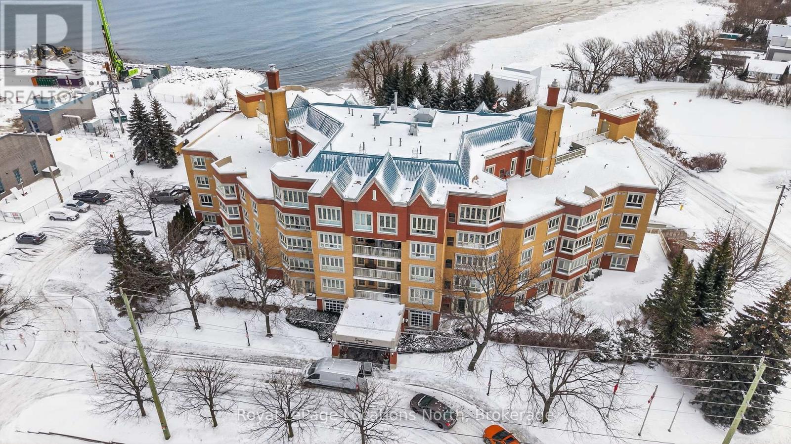 401 - 16 Raglan Street, Collingwood, ON - Outdoor