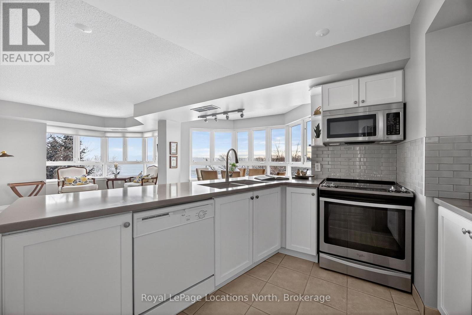 401 - 16 Raglan Street, Collingwood, ON - Indoor Photo Showing Kitchen With Double Sink With Upgraded Kitchen