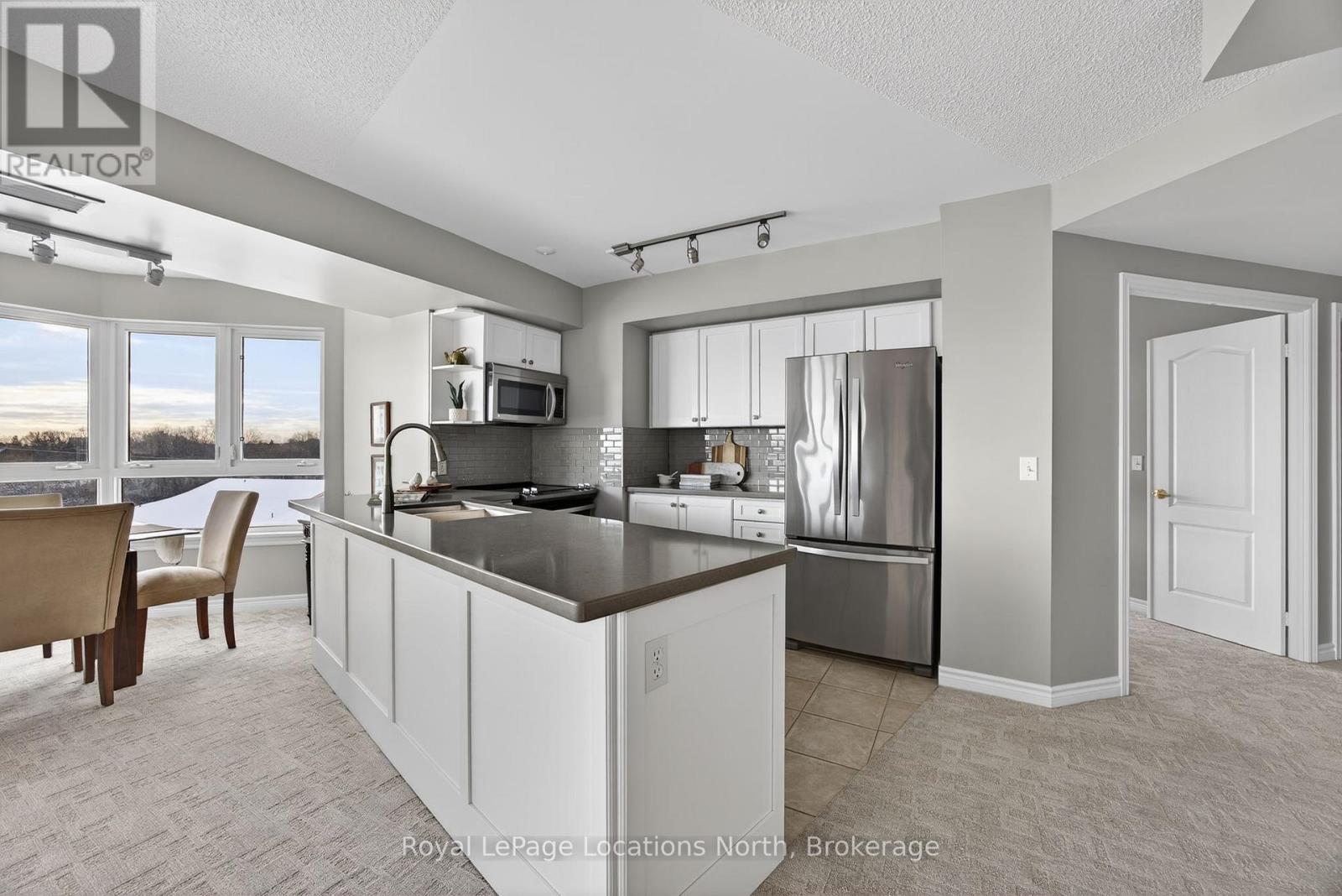 401 - 16 Raglan Street, Collingwood, ON - Indoor Photo Showing Kitchen With Double Sink