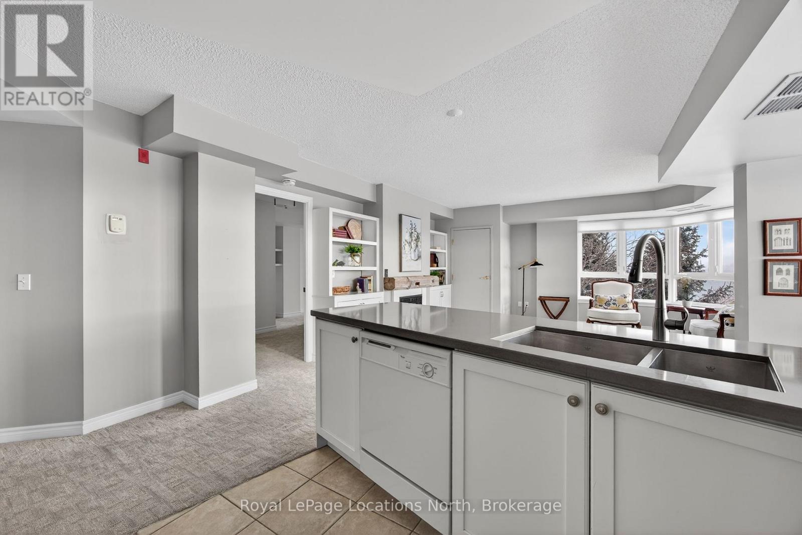 401 - 16 Raglan Street, Collingwood, ON - Indoor Photo Showing Kitchen