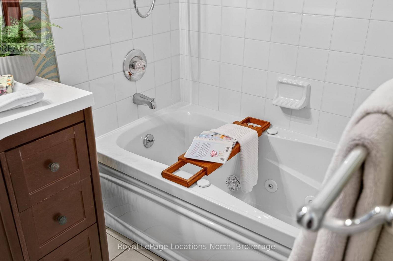 401 - 16 Raglan Street, Collingwood, ON - Indoor Photo Showing Bathroom