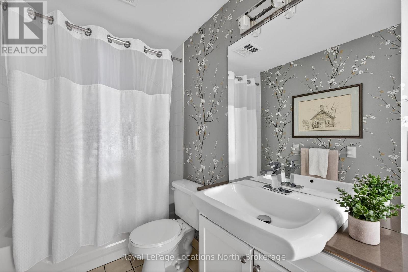 401 - 16 Raglan Street, Collingwood, ON - Indoor Photo Showing Bathroom