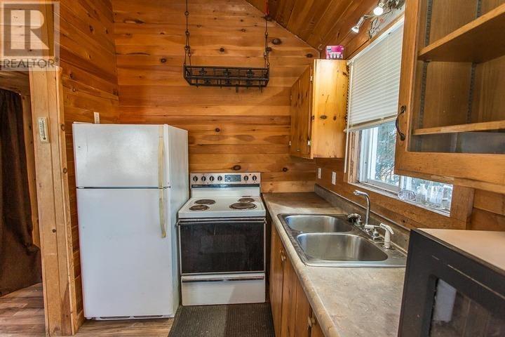 Shaw Rd, Algoma, Unorganized, North Part, ON - Indoor Photo Showing Kitchen With Double Sink