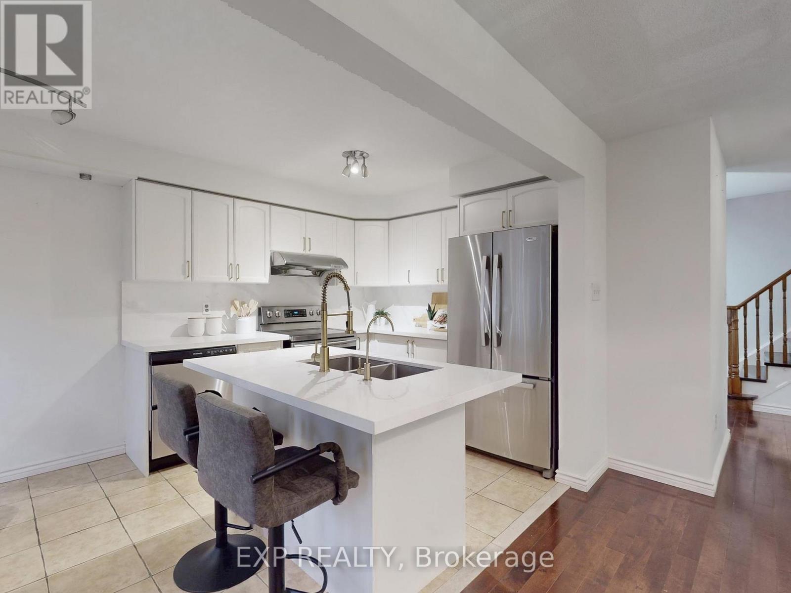 98 Lowther Avenue, Richmond Hill, ON - Indoor Photo Showing Kitchen With Double Sink