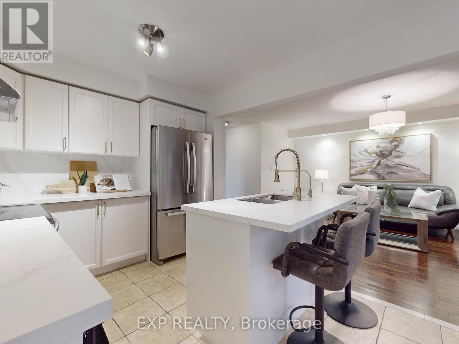 98 Lowther Avenue, Richmond Hill, ON - Indoor Photo Showing Kitchen