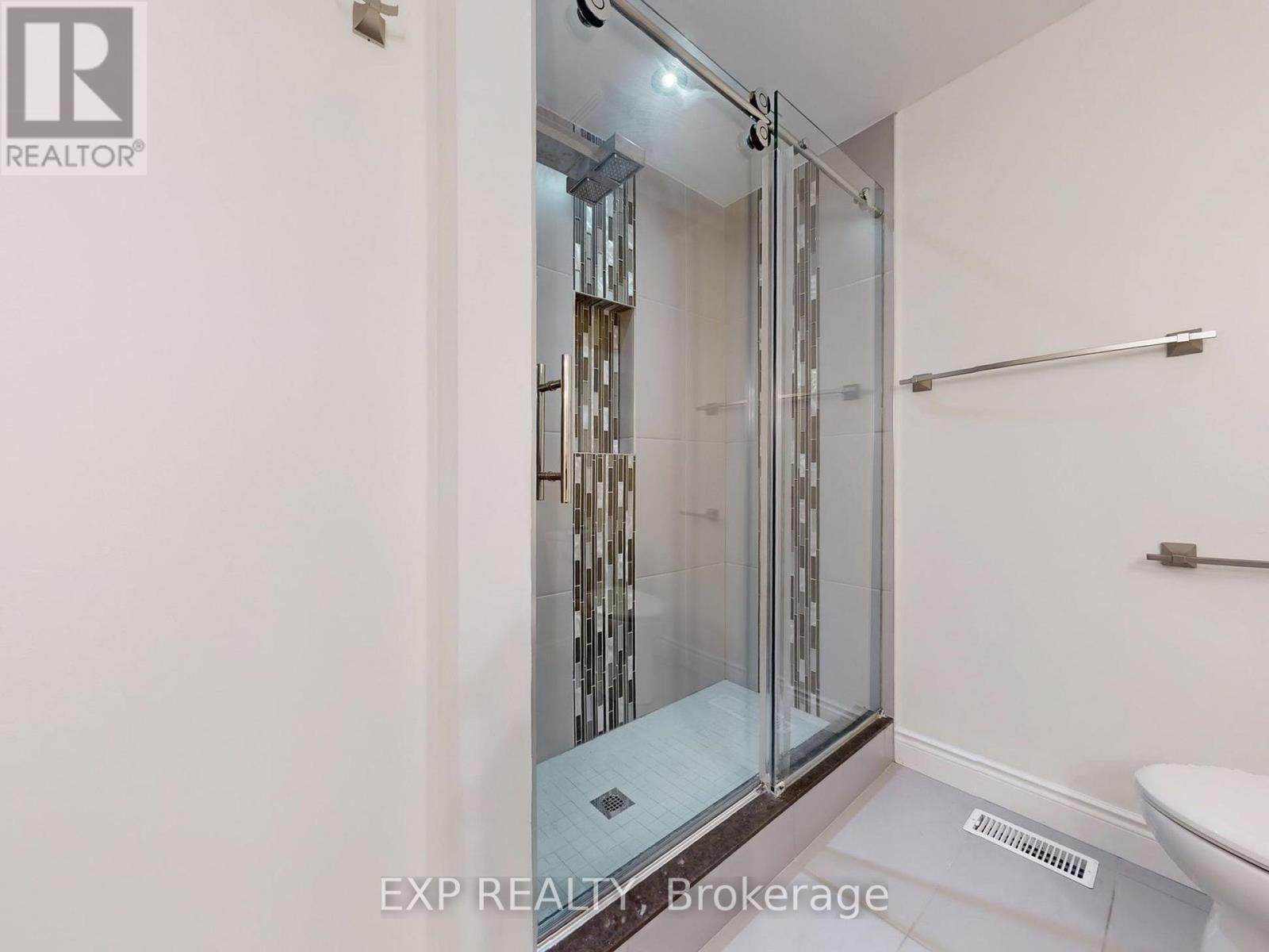 98 Lowther Avenue, Richmond Hill, ON - Indoor Photo Showing Bathroom