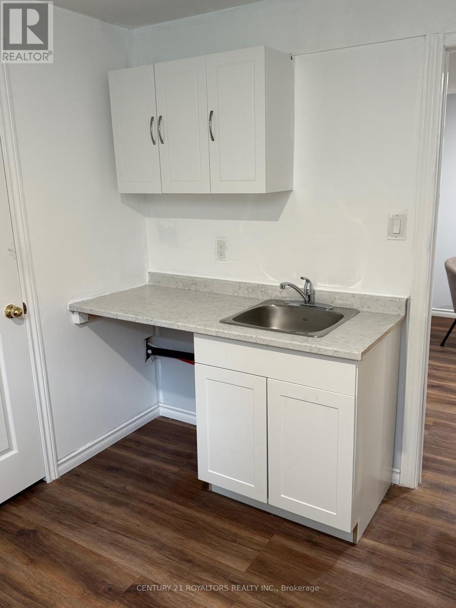 Bsmt - 1308 Lawson Road, London North, ON - Indoor Photo Showing Kitchen