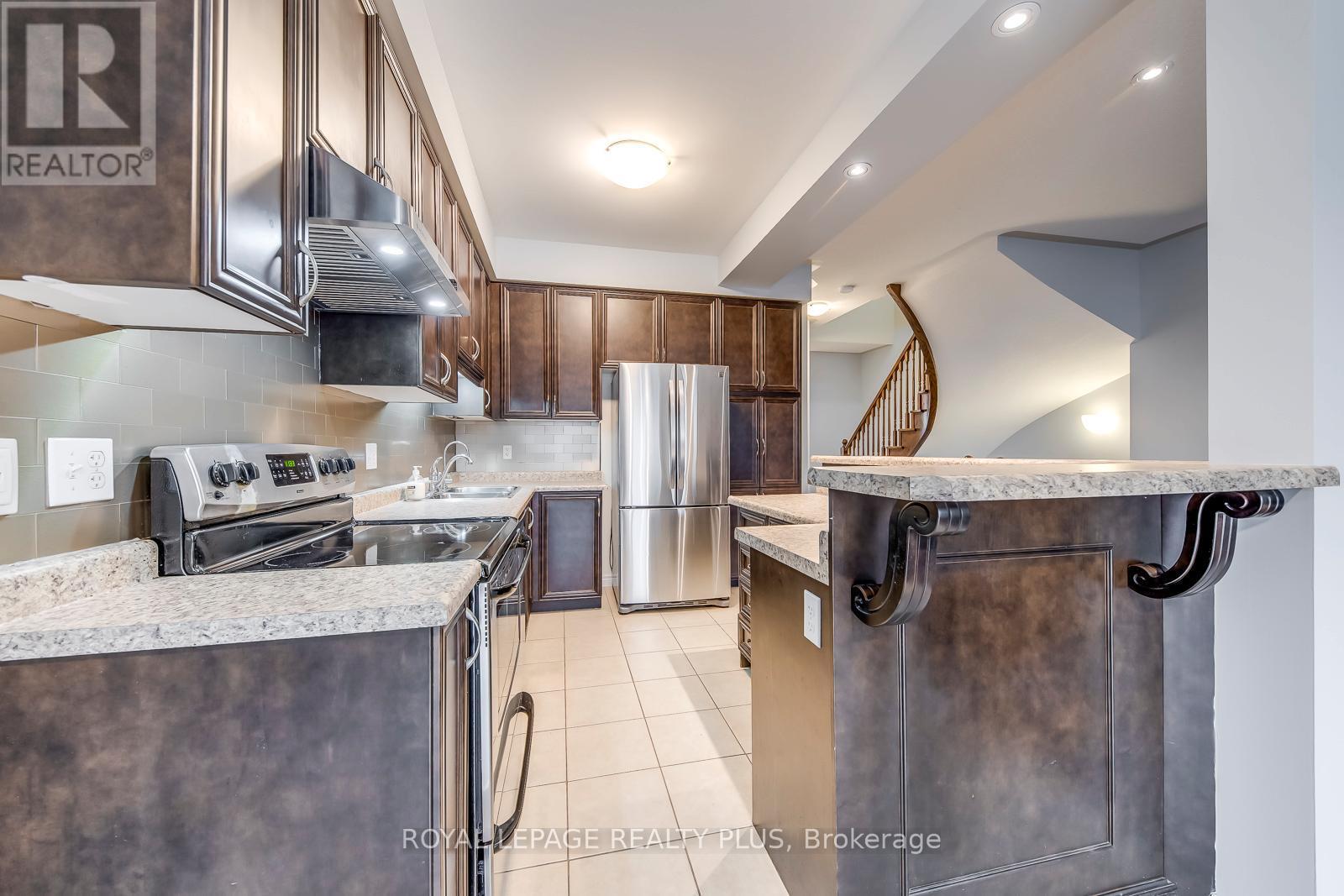 14 Marina Point Crescent, Hamilton, ON - Indoor Photo Showing Kitchen With Upgraded Kitchen