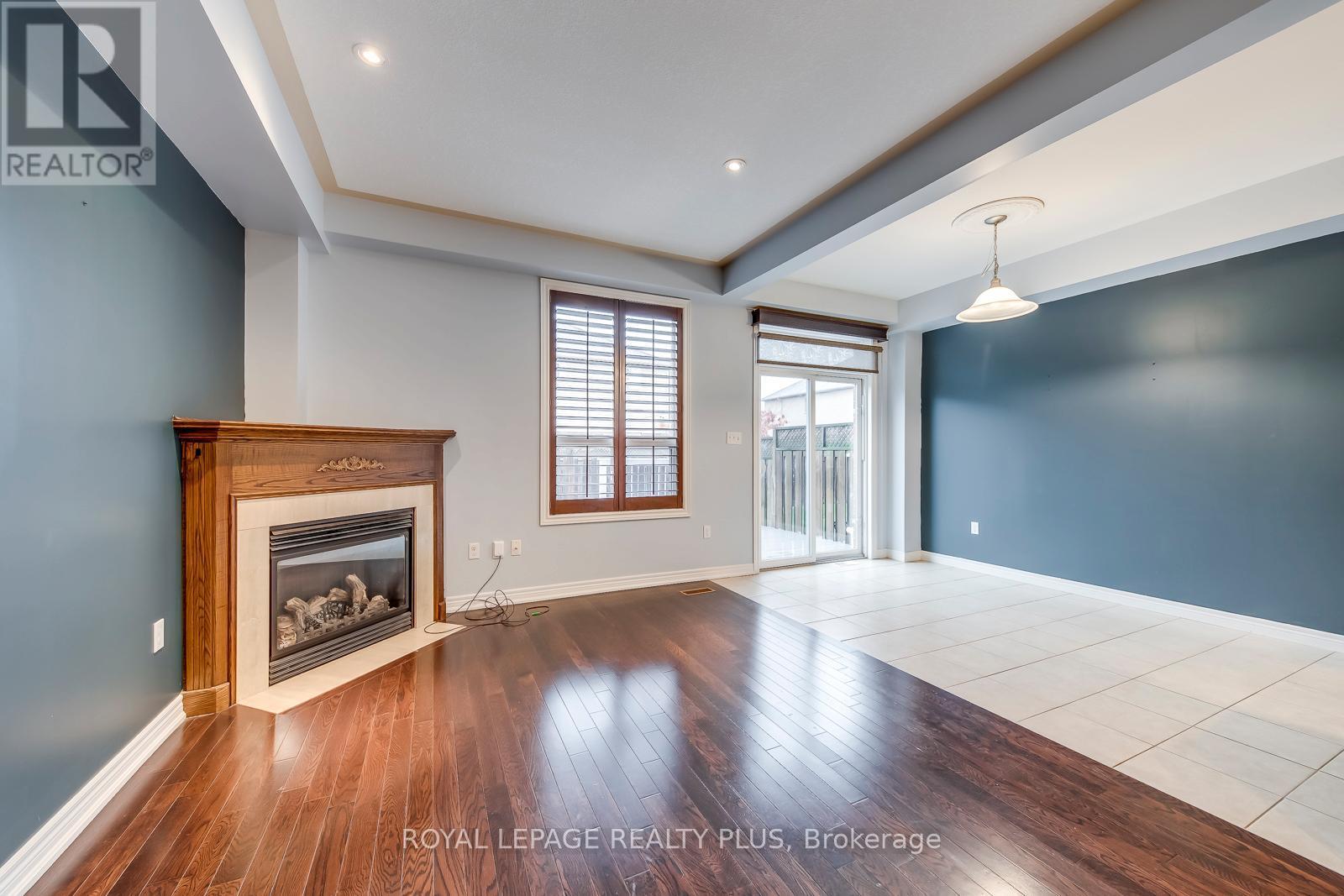 14 Marina Point Crescent, Hamilton, ON - Indoor With Fireplace