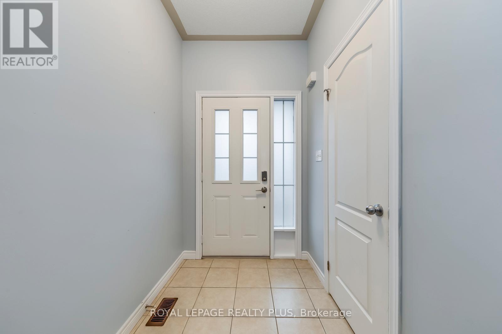 14 Marina Point Crescent, Hamilton, ON - Indoor Photo Showing Other Room