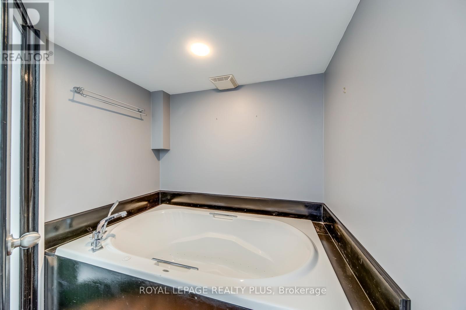 14 Marina Point Crescent, Hamilton, ON - Indoor Photo Showing Bathroom