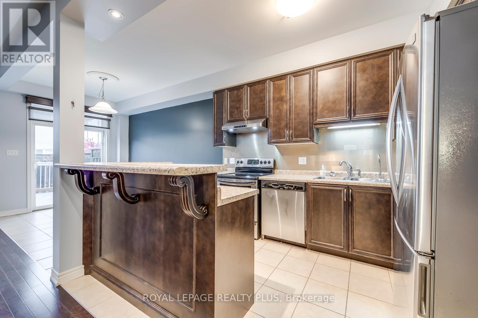 14 Marina Point Crescent, Hamilton, ON - Indoor Photo Showing Kitchen With Double Sink