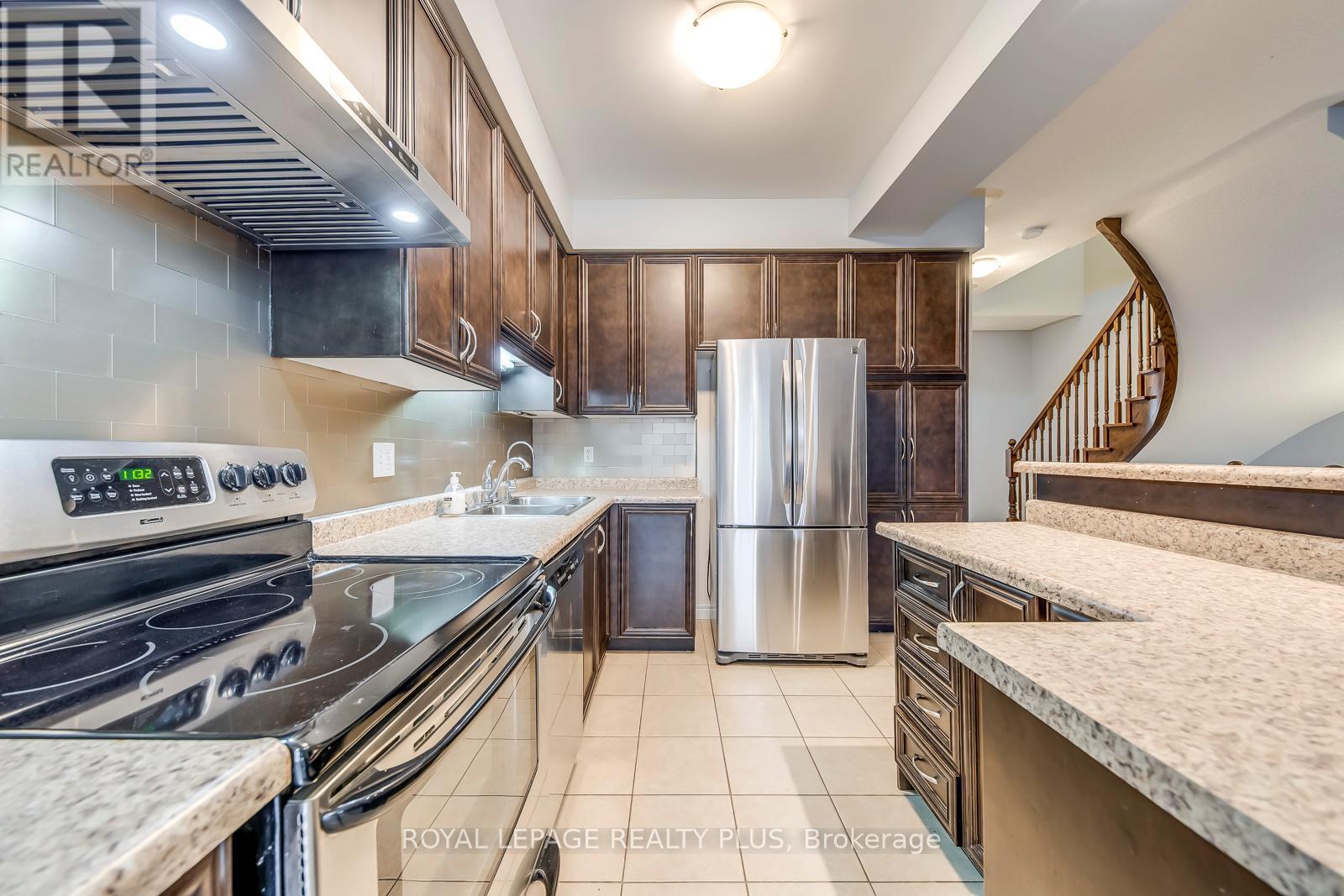 14 Marina Point Crescent, Hamilton, ON - Indoor Photo Showing Kitchen