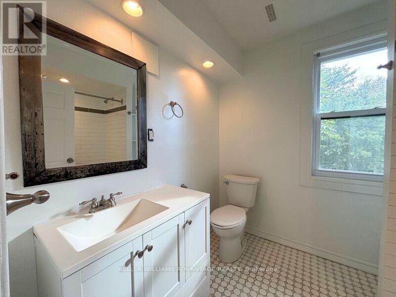 Unit #2 - 32 Arthur Avenue S, Hamilton, ON - Indoor Photo Showing Bathroom