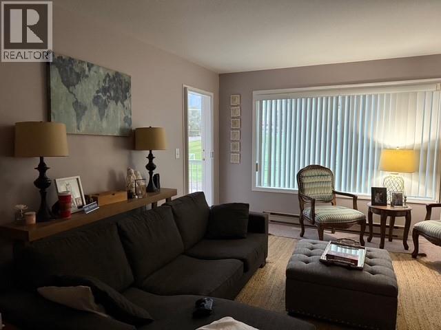 6840 89Th Street Unit# 314, Osoyoos, BC - Indoor Photo Showing Living Room