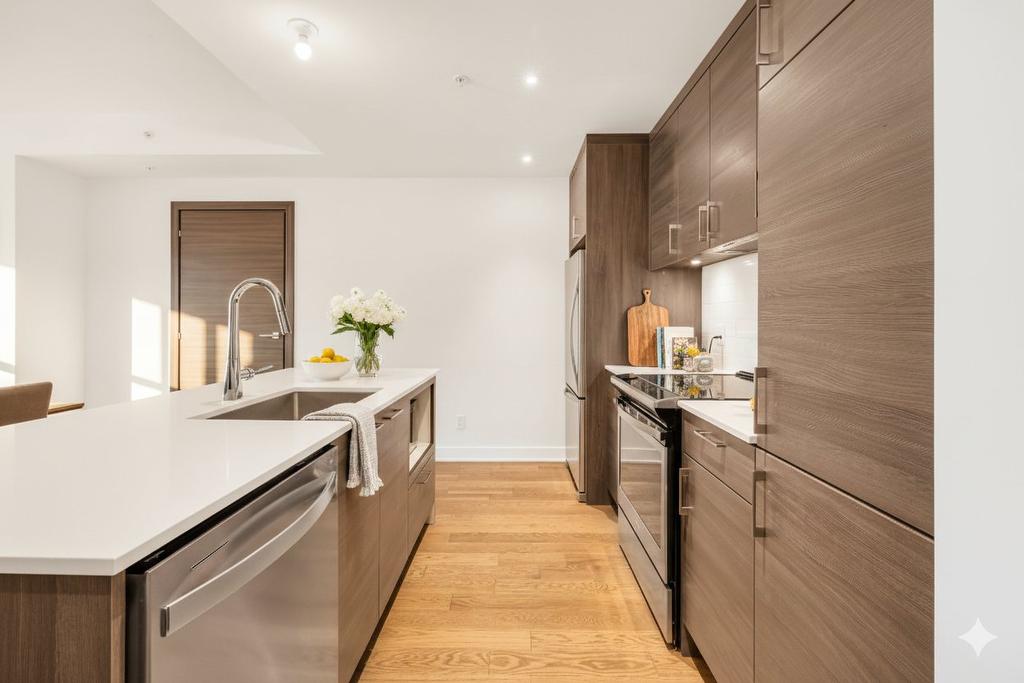 Cuisine - 827A-1400 Rue Ottawa, Montréal (Le Sud-Ouest), QC - Indoor Photo Showing Kitchen With Upgraded Kitchen
