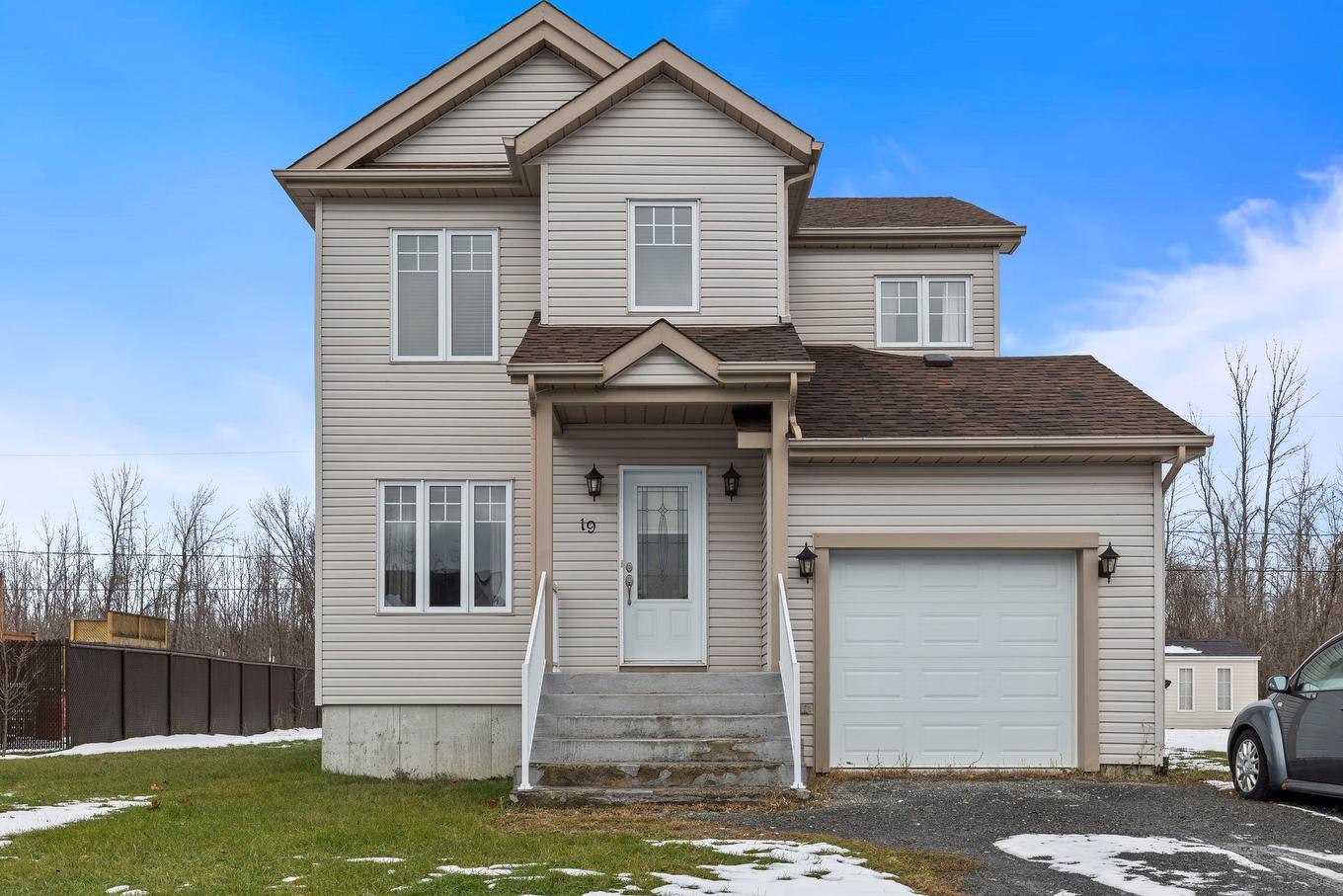 Façade - 19 Rue Du Frère-André-Daoust, Rigaud, QC - Outdoor