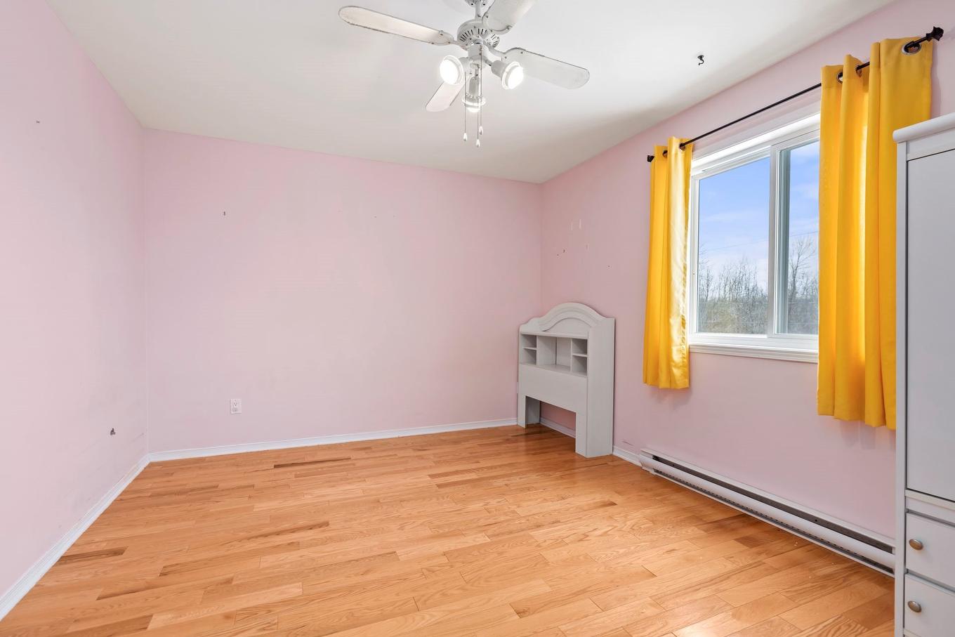 Chambre à coucher - 19 Rue Du Frère-André-Daoust, Rigaud, QC - Indoor Photo Showing Other Room