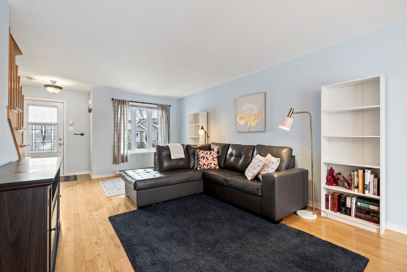 Salon - 19 Rue Du Frère-André-Daoust, Rigaud, QC - Indoor Photo Showing Living Room