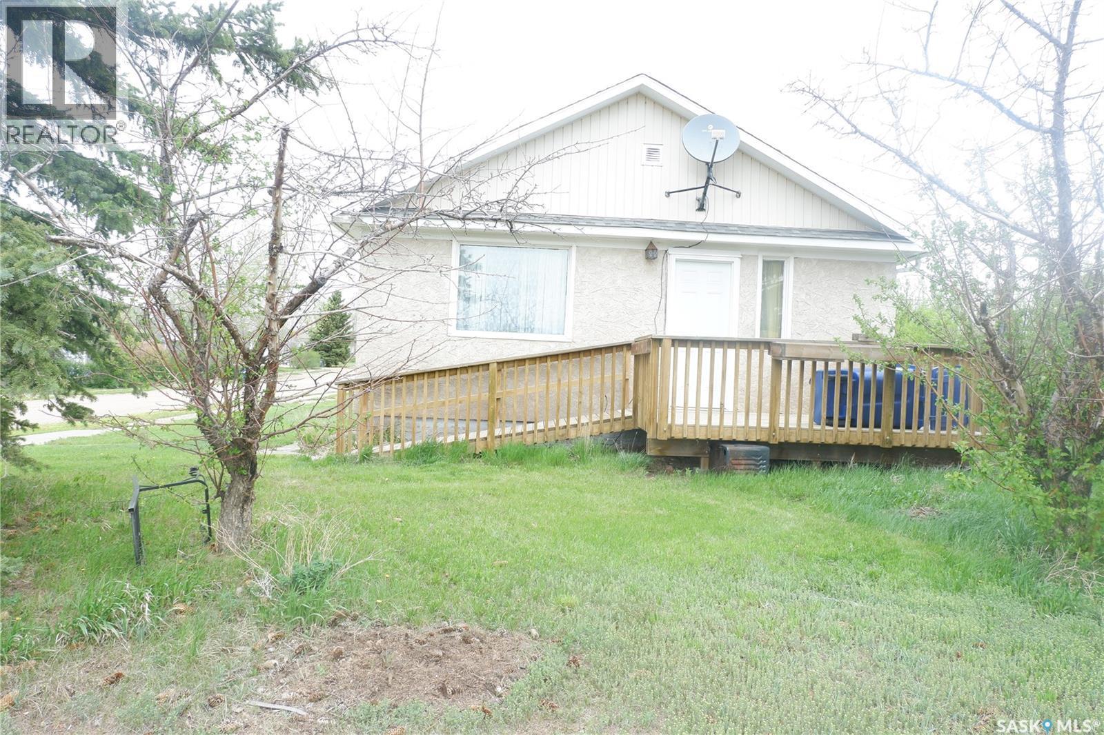 102 Dominion Avenue, Kincaid, SK - Outdoor