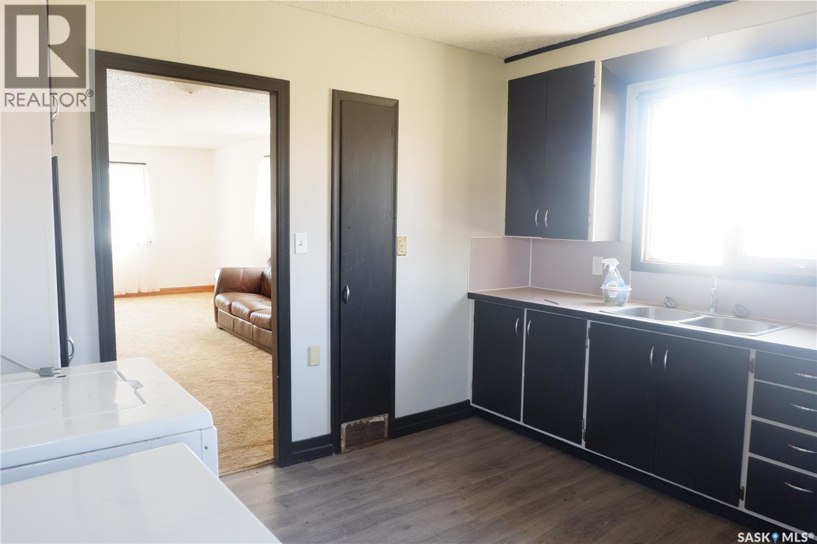 102 Dominion Avenue, Kincaid, SK - Indoor