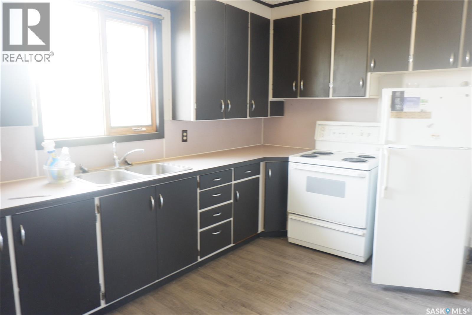 102 Dominion Avenue, Kincaid, SK - Indoor Photo Showing Kitchen With Double Sink