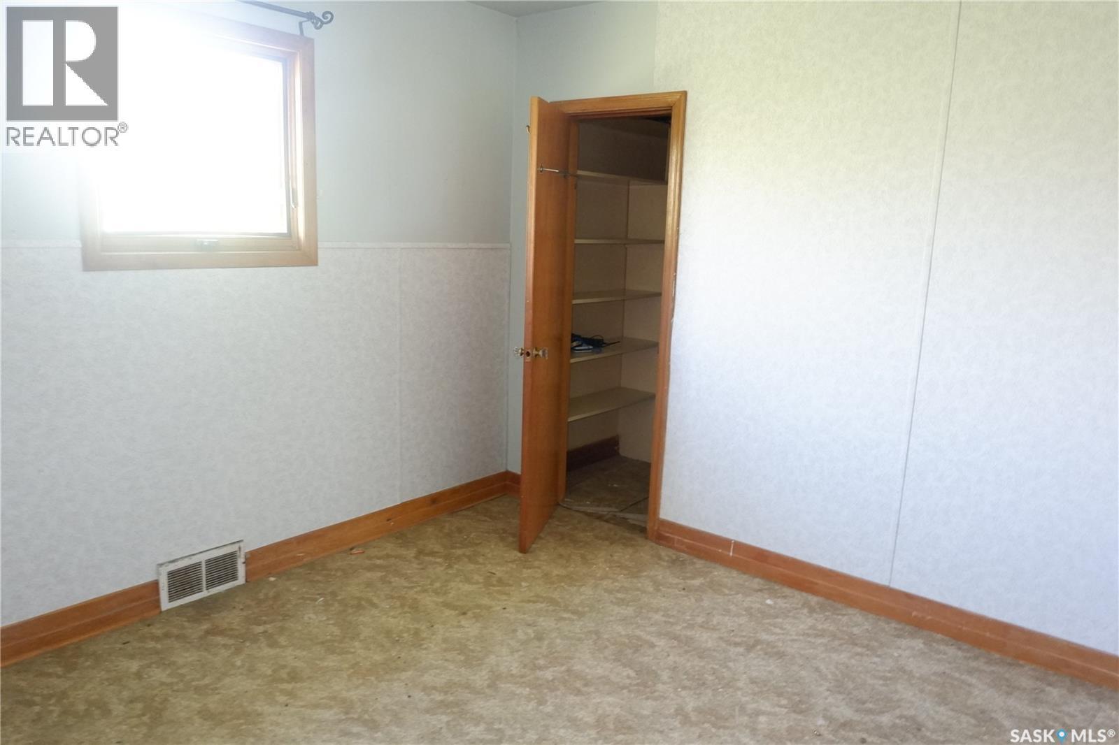 102 Dominion Avenue, Kincaid, SK - Indoor Photo Showing Other Room