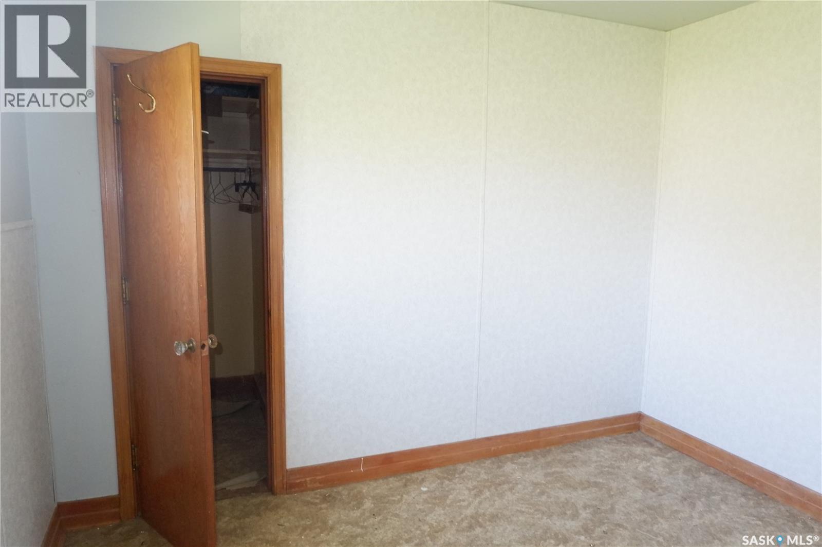 102 Dominion Avenue, Kincaid, SK - Indoor Photo Showing Other Room