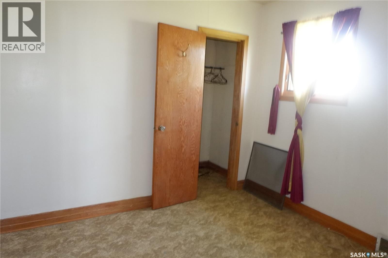 102 Dominion Avenue, Kincaid, SK - Indoor Photo Showing Other Room