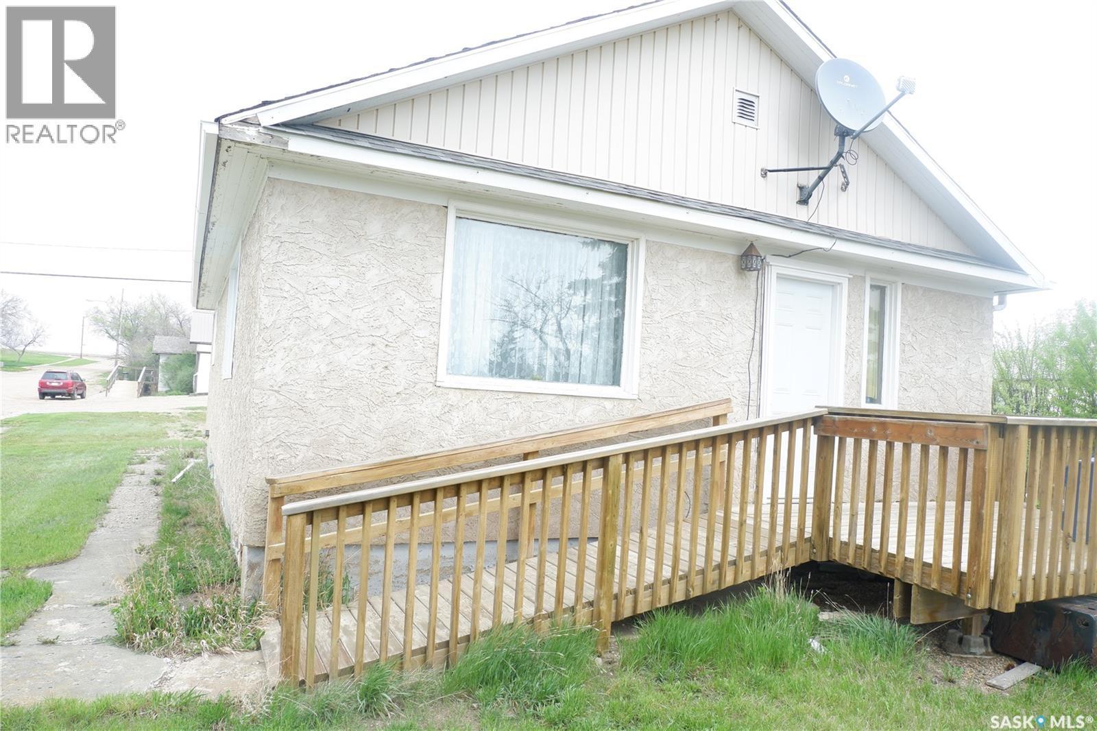 102 Dominion Avenue, Kincaid, SK - Outdoor With Exterior