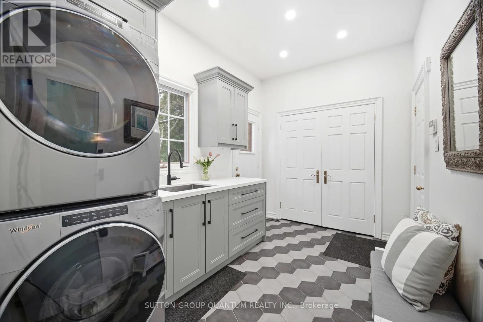1080 Geran Crescent, Mississauga, ON - Indoor Photo Showing Laundry Room