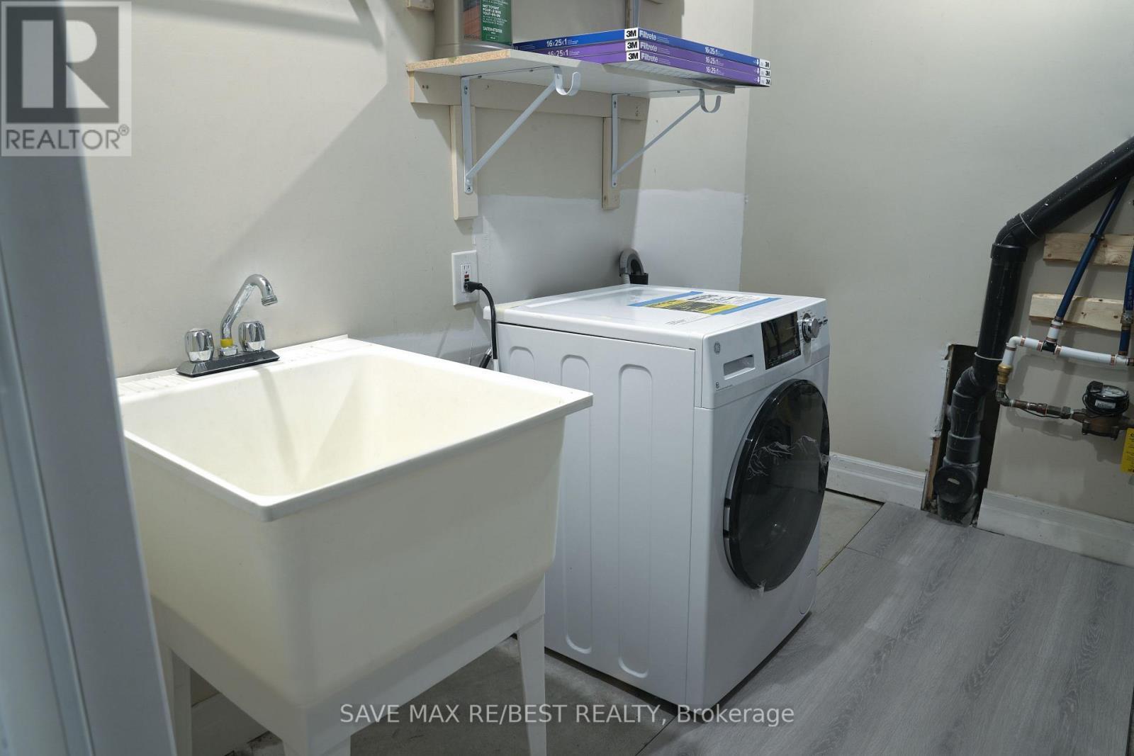 Bsmt - 6A Tedder Street, Toronto, ON - Indoor Photo Showing Laundry Room