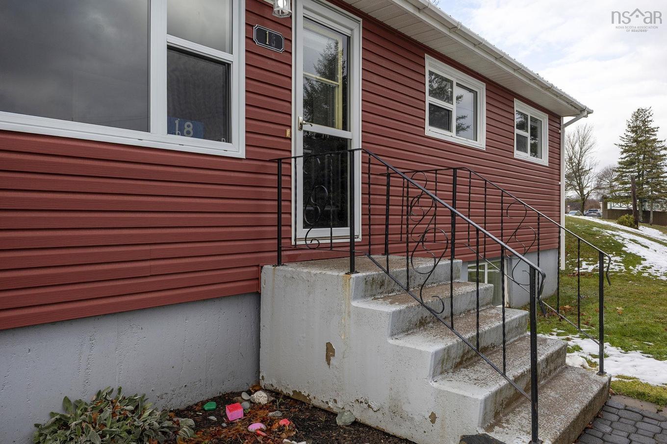18 Kirk Avenue, Stellarton, NS