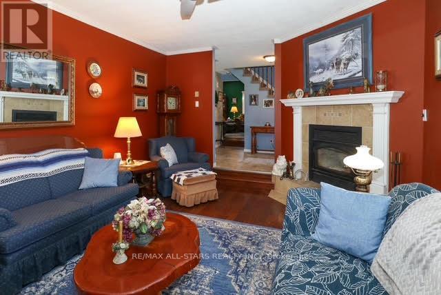 506 Snug Harbour Road, Kawartha Lakes (Lindsay), ON - Indoor Photo Showing Living Room With Fireplace