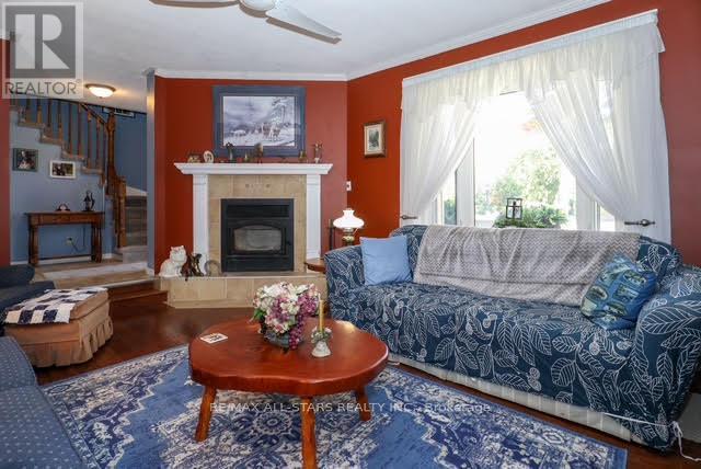 506 Snug Harbour Road, Kawartha Lakes (Lindsay), ON - Indoor Photo Showing Living Room With Fireplace