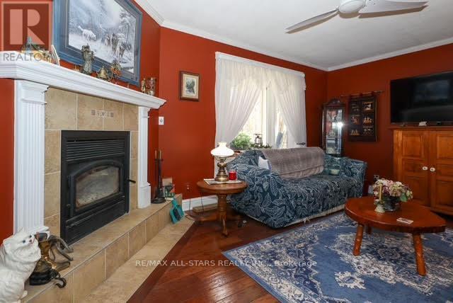 506 Snug Harbour Road, Kawartha Lakes (Lindsay), ON - Indoor Photo Showing Living Room With Fireplace