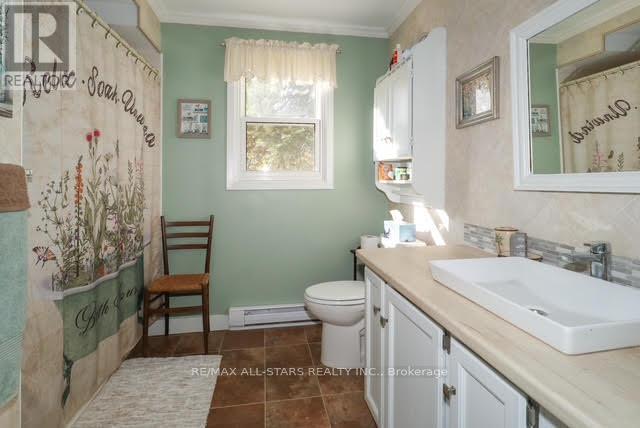 506 Snug Harbour Road, Kawartha Lakes (Lindsay), ON - Indoor Photo Showing Bathroom