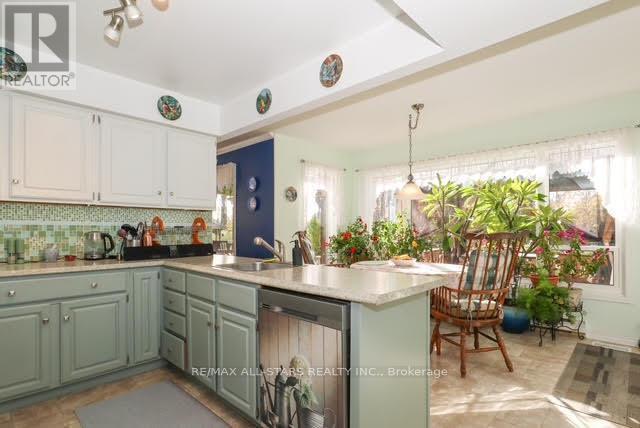 506 Snug Harbour Road, Kawartha Lakes (Lindsay), ON - Indoor Photo Showing Kitchen