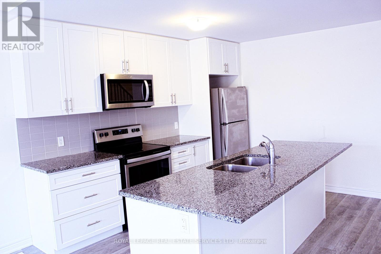 40 - 77 Diana Avenue, Brantford, ON - Indoor Photo Showing Kitchen With Double Sink With Upgraded Kitchen