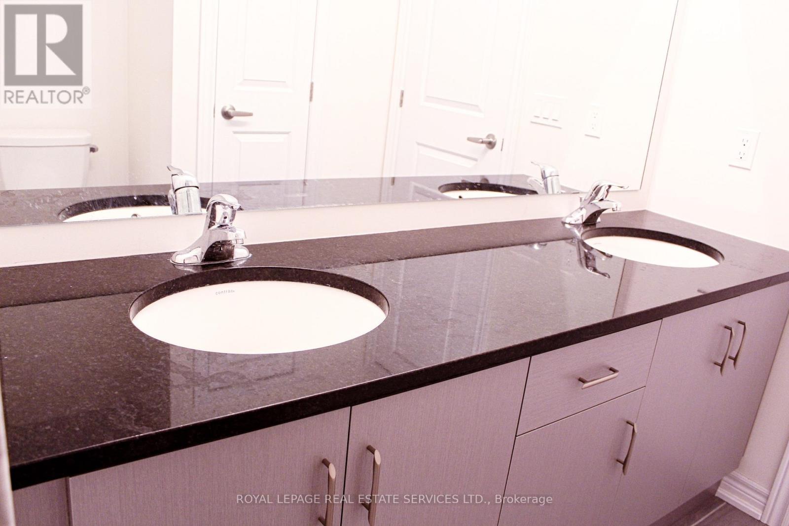 40 - 77 Diana Avenue, Brantford, ON - Indoor Photo Showing Bathroom