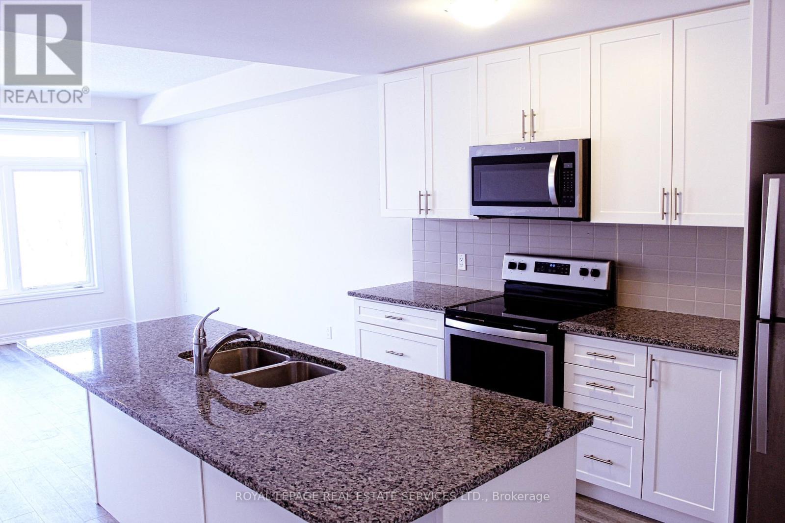40 - 77 Diana Avenue, Brantford, ON - Indoor Photo Showing Kitchen With Double Sink With Upgraded Kitchen