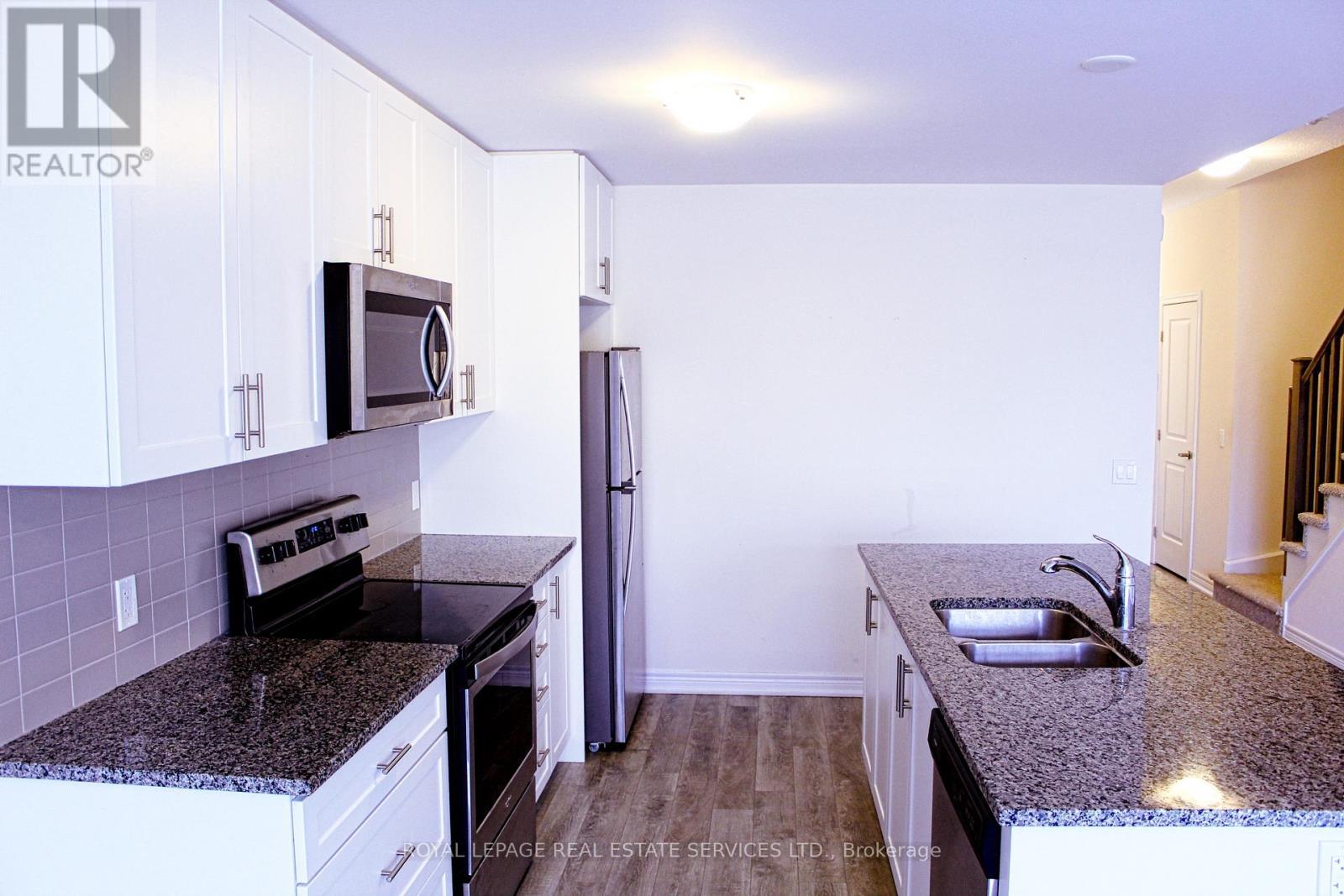 40 - 77 Diana Avenue, Brantford, ON - Indoor Photo Showing Kitchen With Double Sink With Upgraded Kitchen